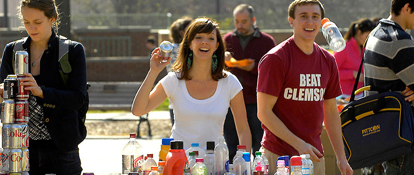 students at recycling event