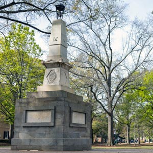 maxcy monument on the usc horseshoe